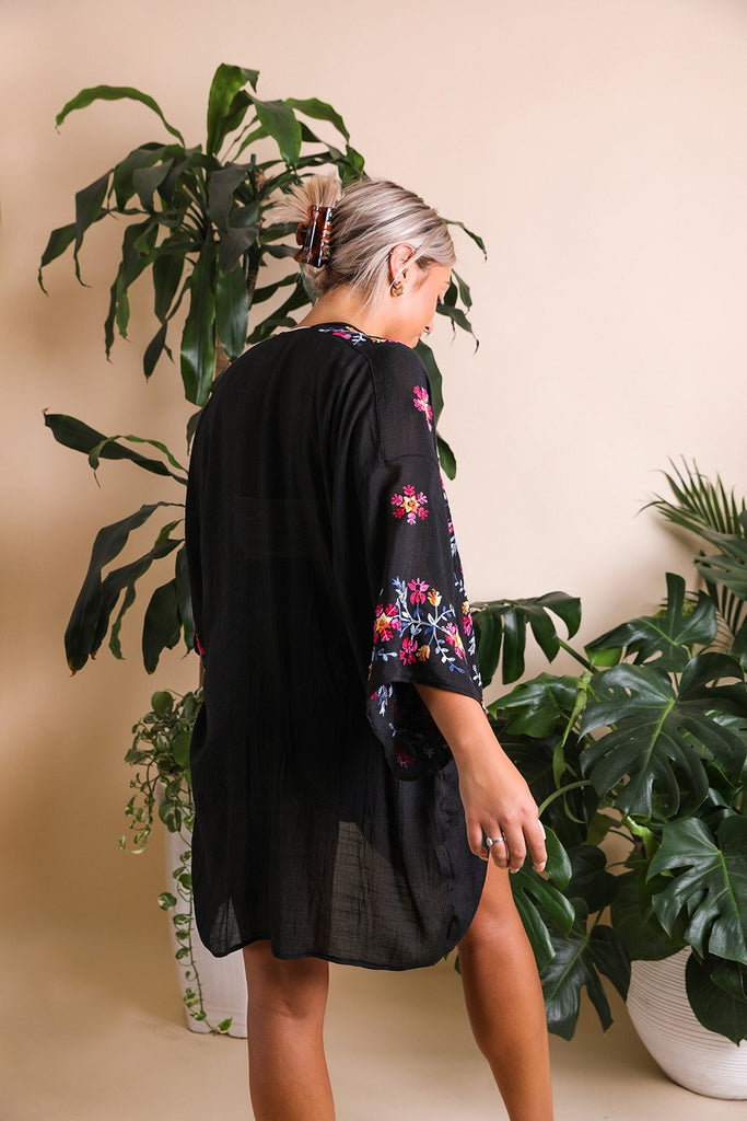 Lightweight Anemone Kimono – Floral Elegance for Any Occasion
