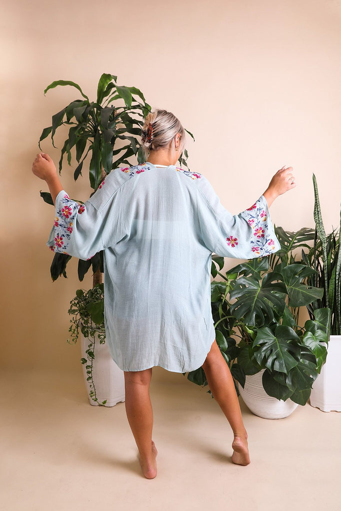 Lightweight Anemone Kimono – Floral Elegance for Any Occasion