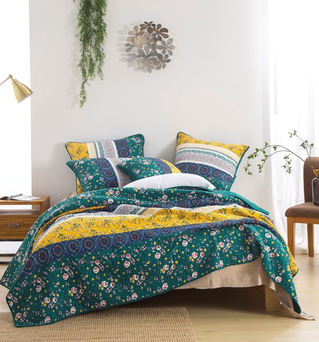 DaDa Bedding Bohemian Patchwork Bed of Wild Flowers Floral Gardenia